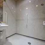 Heron With Hot-tub Holiday home *