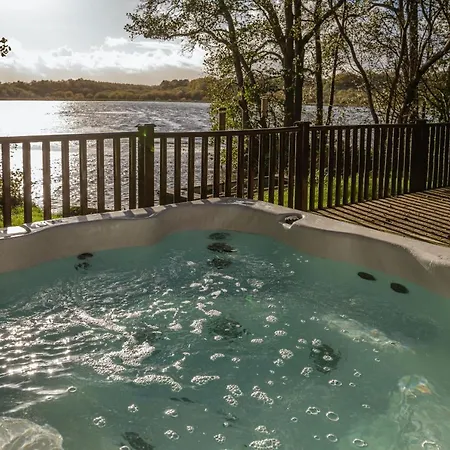 Dom wakacyjny Heron With Hot-tub