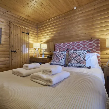 Heron With Hot-tub 度假居 卡莱尔